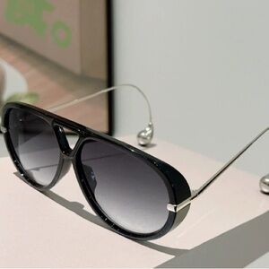 Chic Black and Silver Aviator Sunglasses